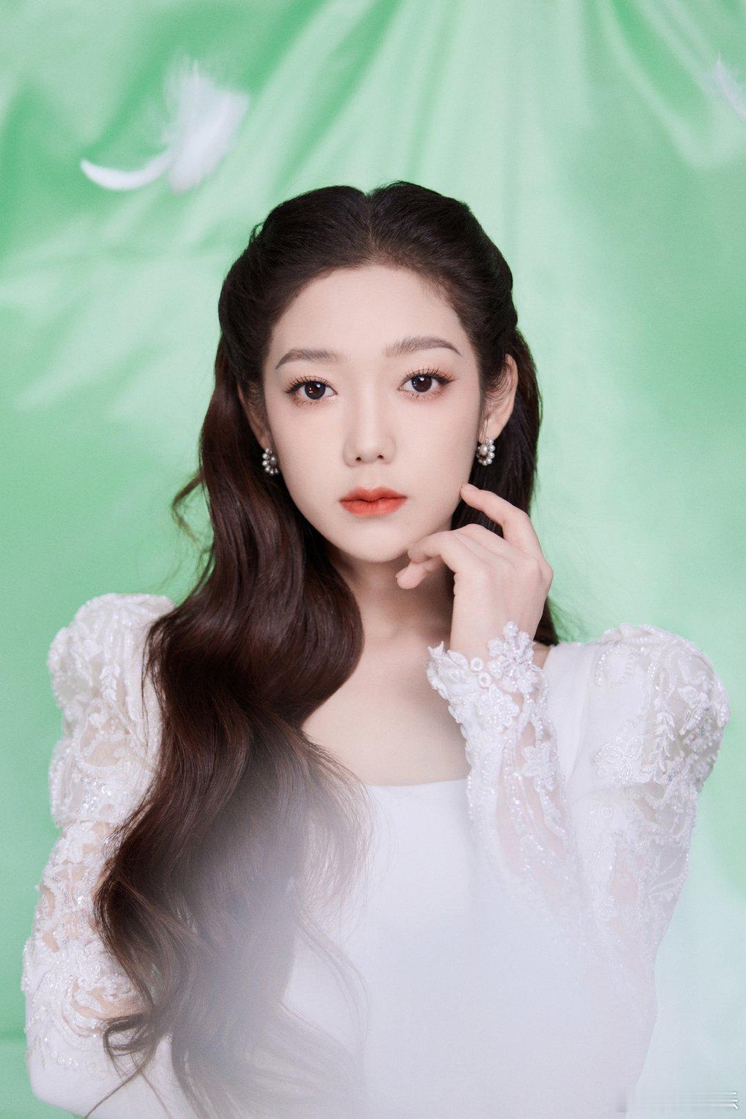 #硬糖少女303##希林娜依高# 今日份糖妹新鲜物料希林娜依高爱我国防主题演讲会
