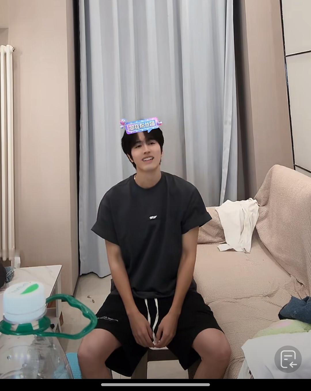客厅小显肩宽 啊哈哈哈哈哈哈哈哈哈哈哈哈哈哈