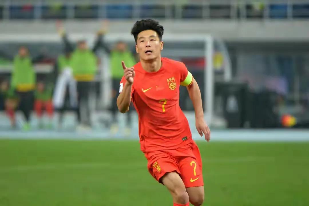 还得是武磊，两场比赛4个进球，下场比赛禁赛，会用阿兰吗？
第一，武磊可能会浪费机