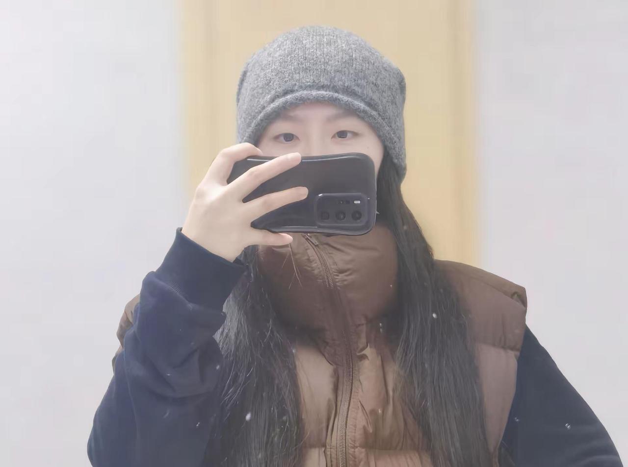 龙哥终于更新～紧随脚步我也来一张对镜自拍。不营业的朱老师让人甚是想念啊，什么时候