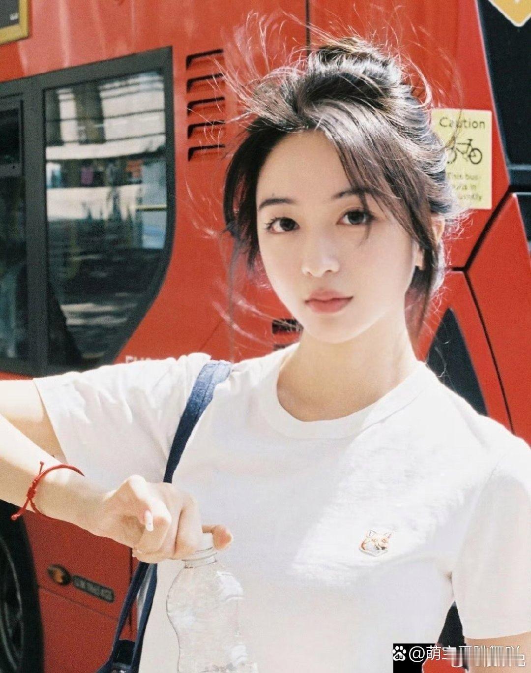 原来我的语言有点匮乏，不能准确表达出翁青雅的美貌 ​​​