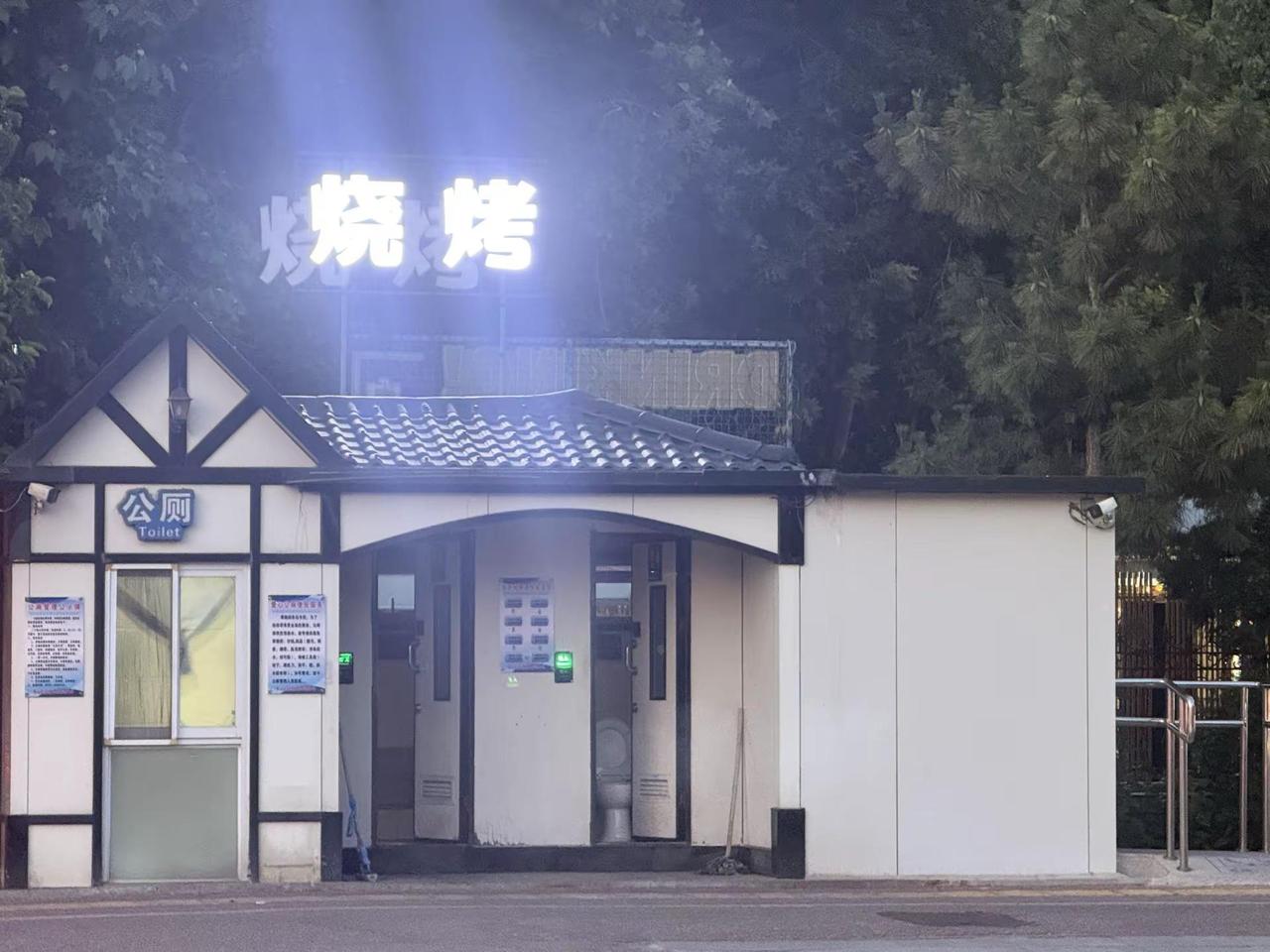 这里烧烤味道到底如何，能不能来尝尝？烧烤路边摊美味