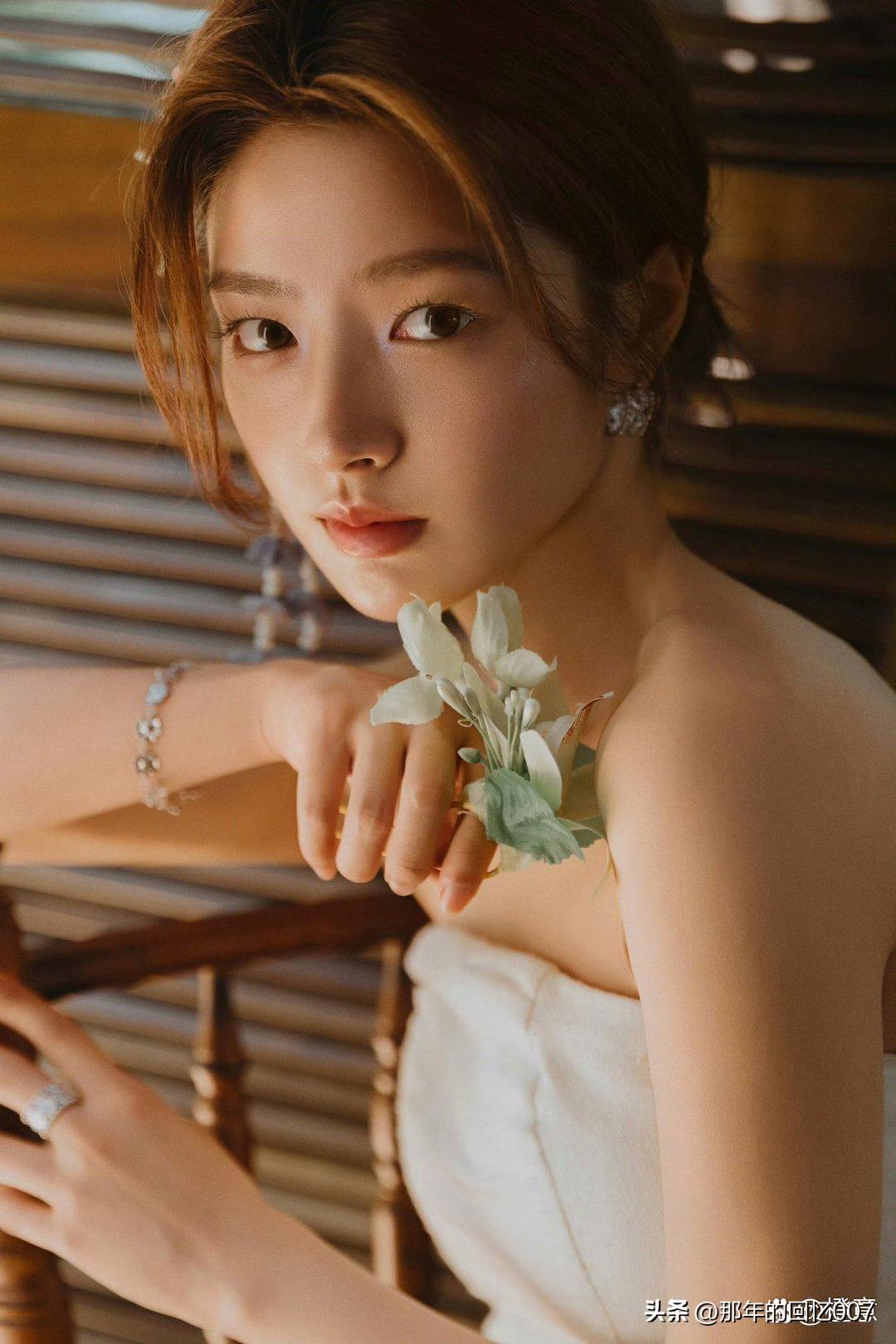 温柔古典美，一抹花簪映芳华