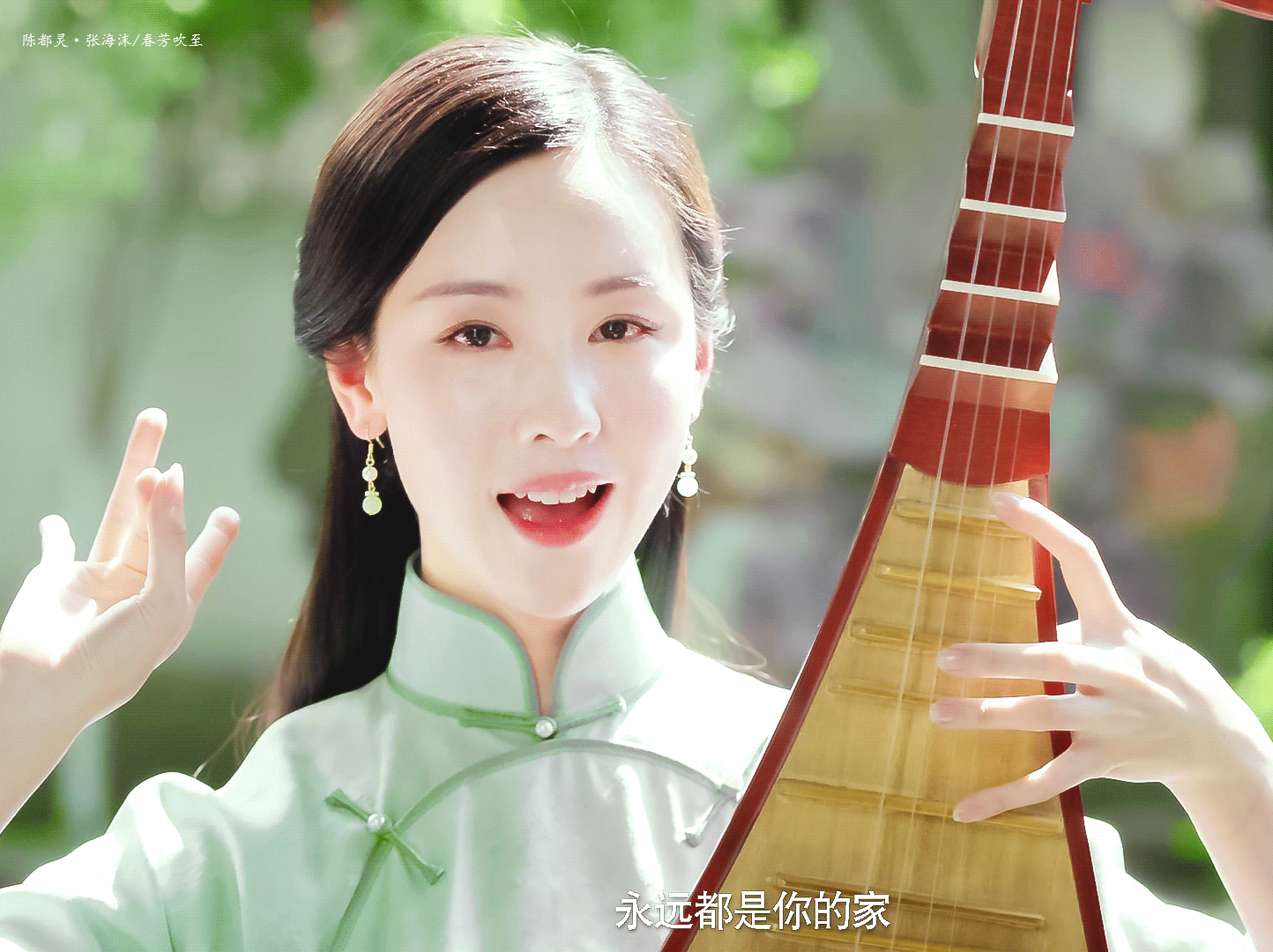#陈都灵一打开电视天塌了# 哈哈哈哈哈，虽然确实听了有点绷不住，但是陈都灵绝美[