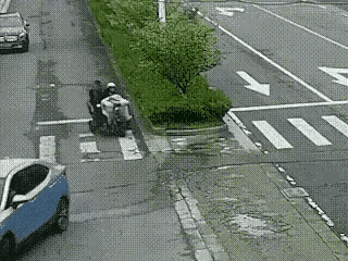 他走了？
左转不让直行，拐弯不看路，无视交通规则，毋容置疑，你们也别狡辩，全是你