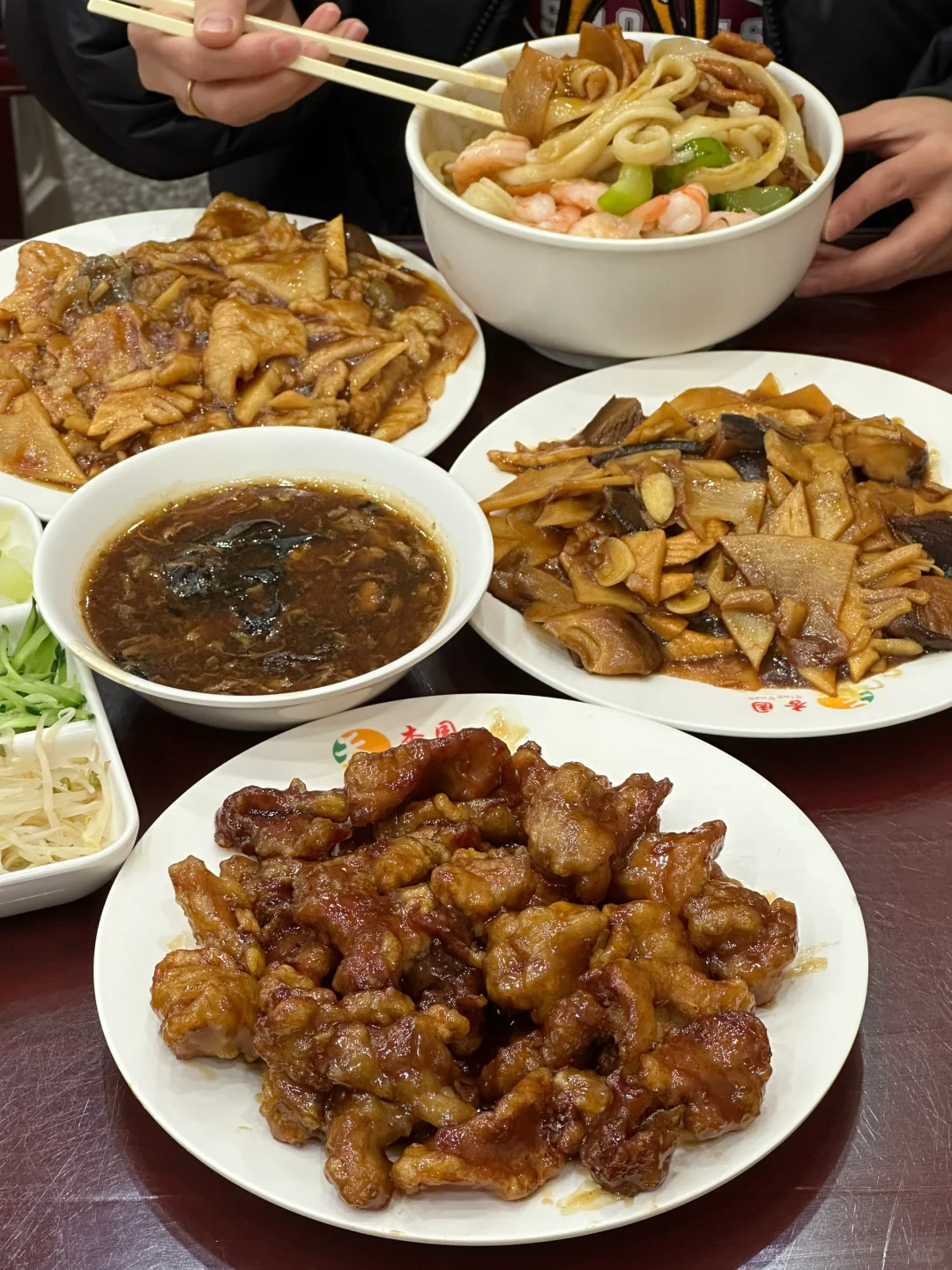 真的会爱死北京这种胡同小破店🥹。。。