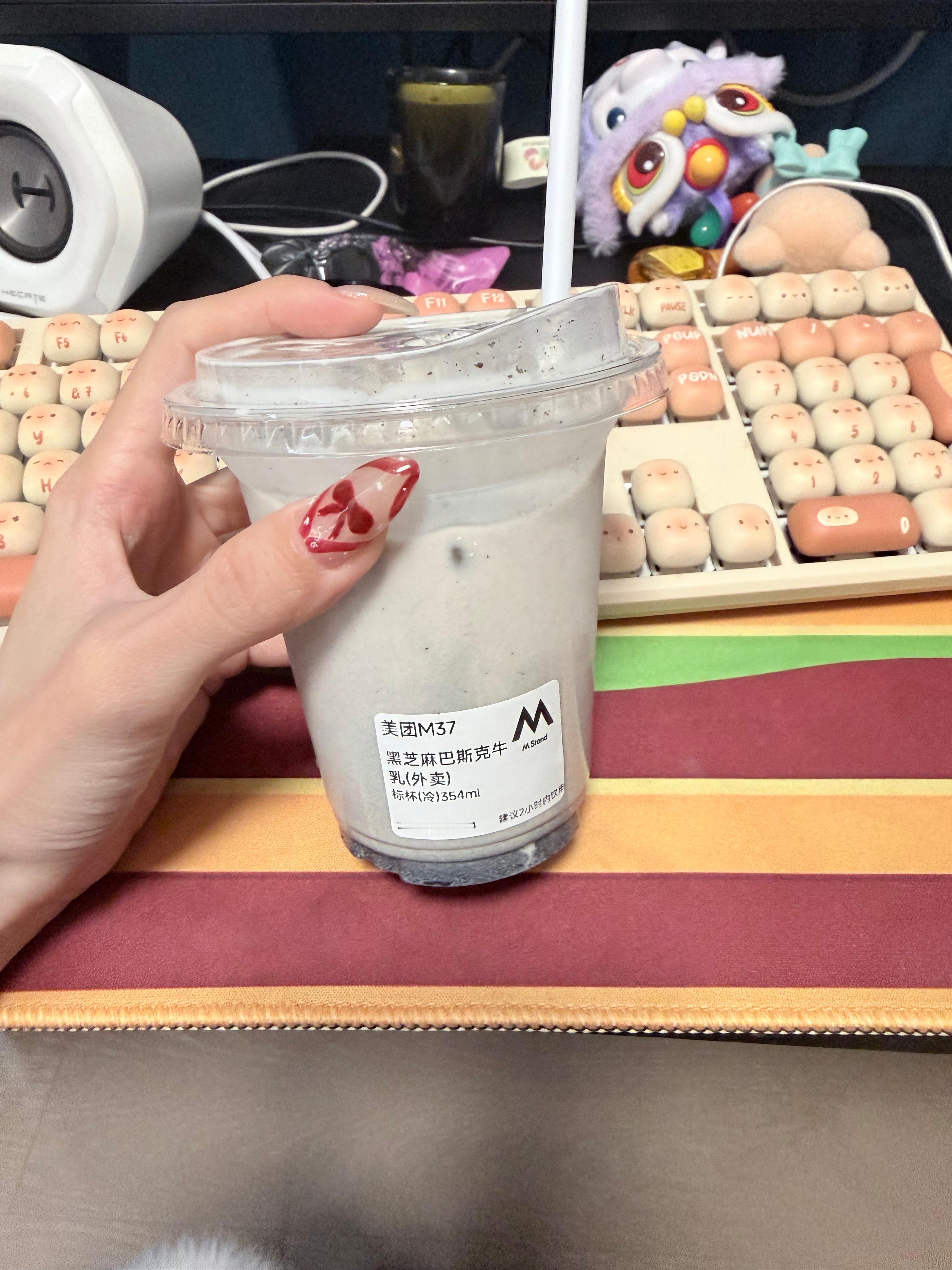 这个好好喝！不是很甜 很香的芝麻味 