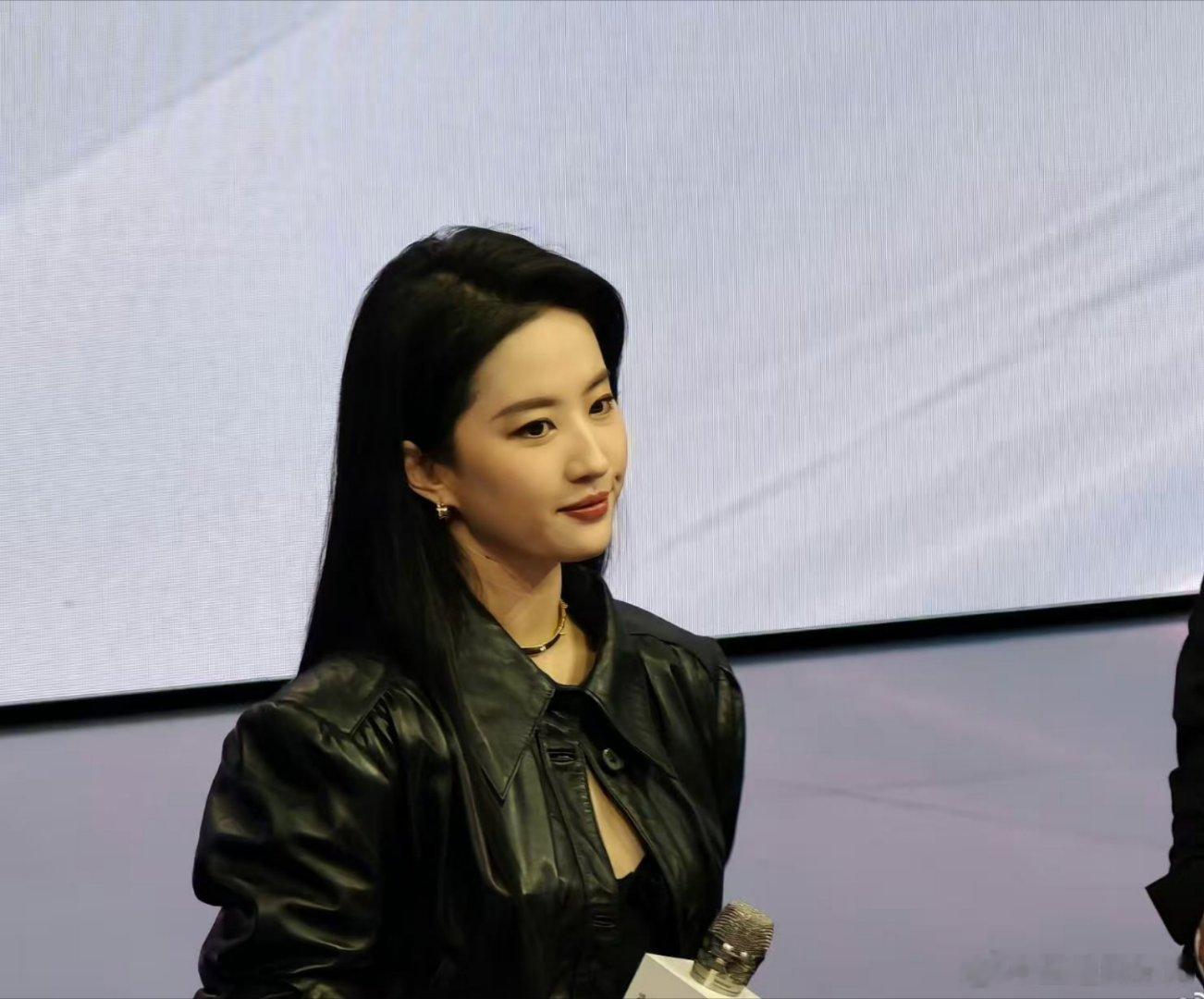 现场的小伙伴发来美图。蜗居北京的底层博主馋哭了[doge][doge][哈哈][