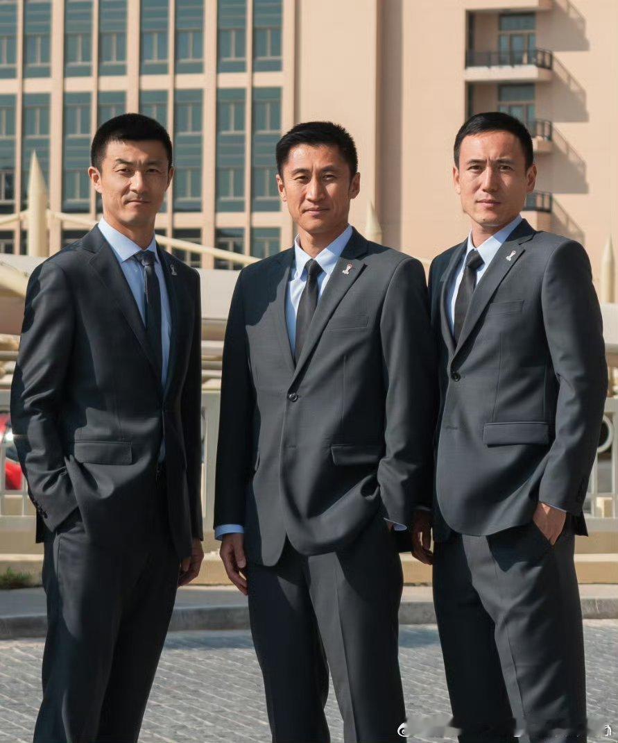 好消息！中国裁判马宁、傅明、周飞入选了2026美加墨世界杯的执法名单。中国足球美