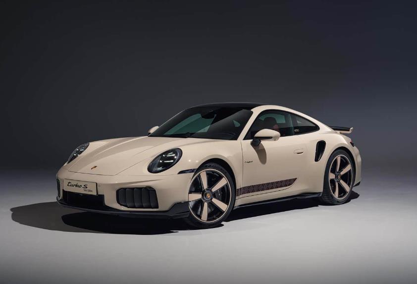日前，为纪念进入科威特市场70周年，保时捷推出911 Turbo S Sadu特
