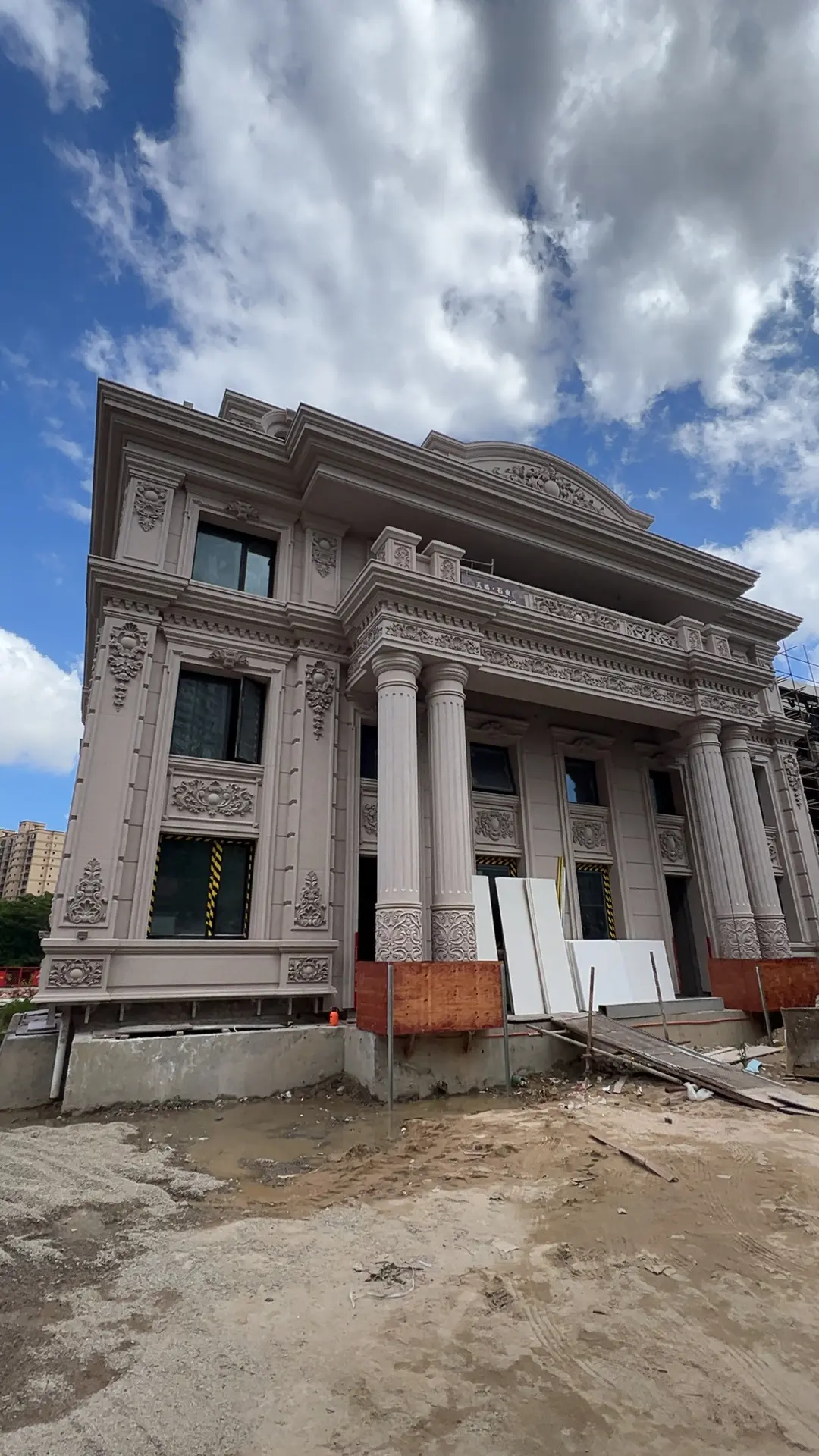 传世大宅。落座福建晋江，占地340平，背面效果，无石材不豪宅！