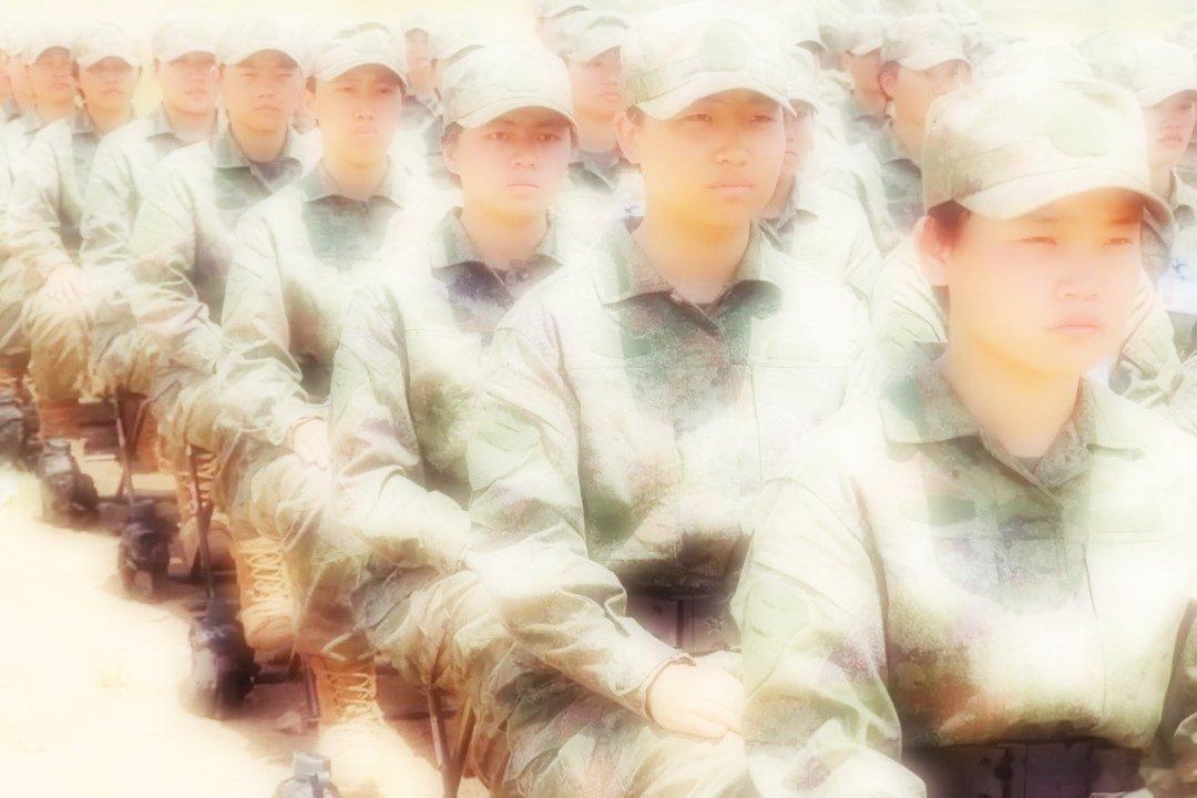 #前线熄灯号[超话]##军营晚点名##人民前线##致敬中国女兵# “当兵报效祖国