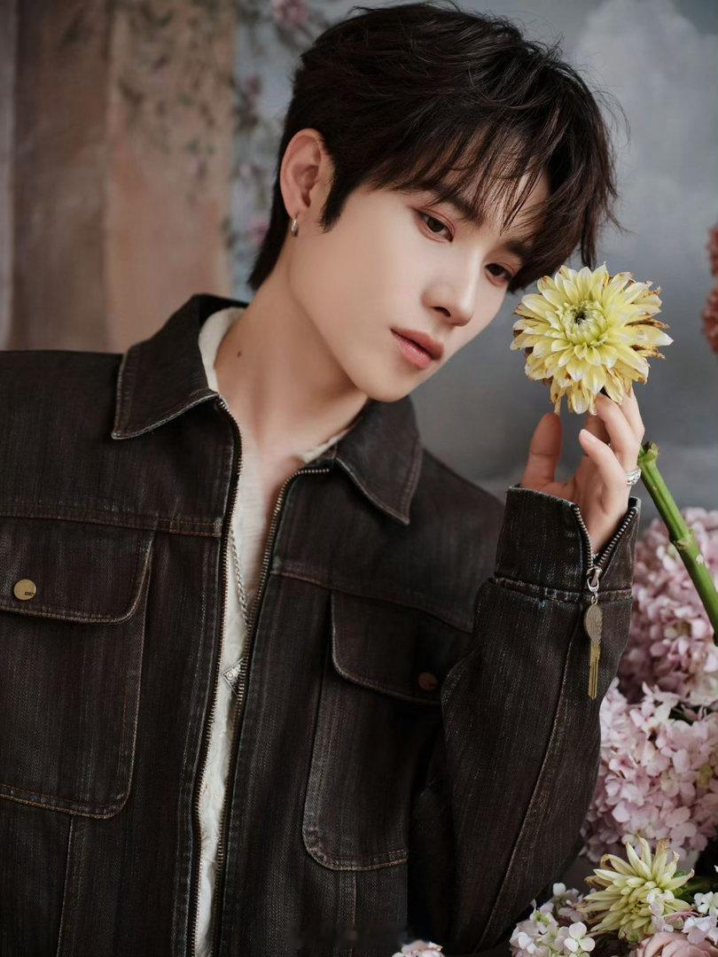 井胧回应和代旭斗舞风华合伙人 斗舞之前井胧可能觉得自己还行，斗完之后发现不仅跳不