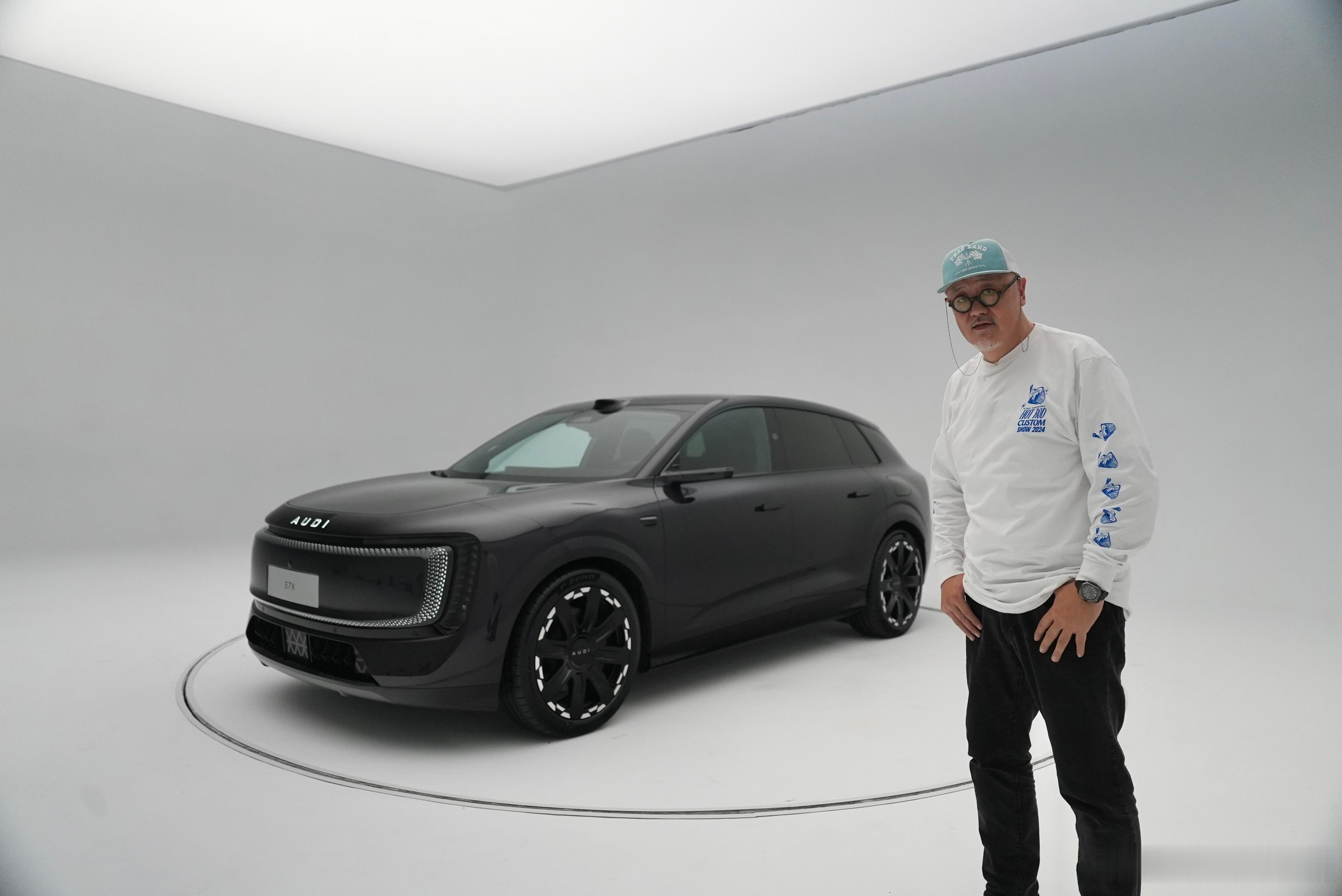 还记得去年广州车展，AUDI E SUV Concept 概念车揭幕的瞬间，那种