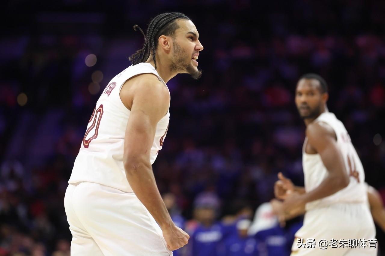 哈登到来后，最郁闷的就是泰森了！
由于亨特的表现太过糟糕，泰森慢慢的取代了他成为