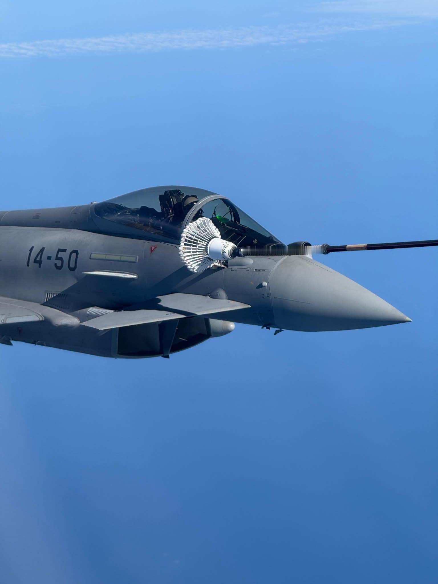 今日台风 午安，加油西班牙空军第14联队（Ala 14）台风Photo cred