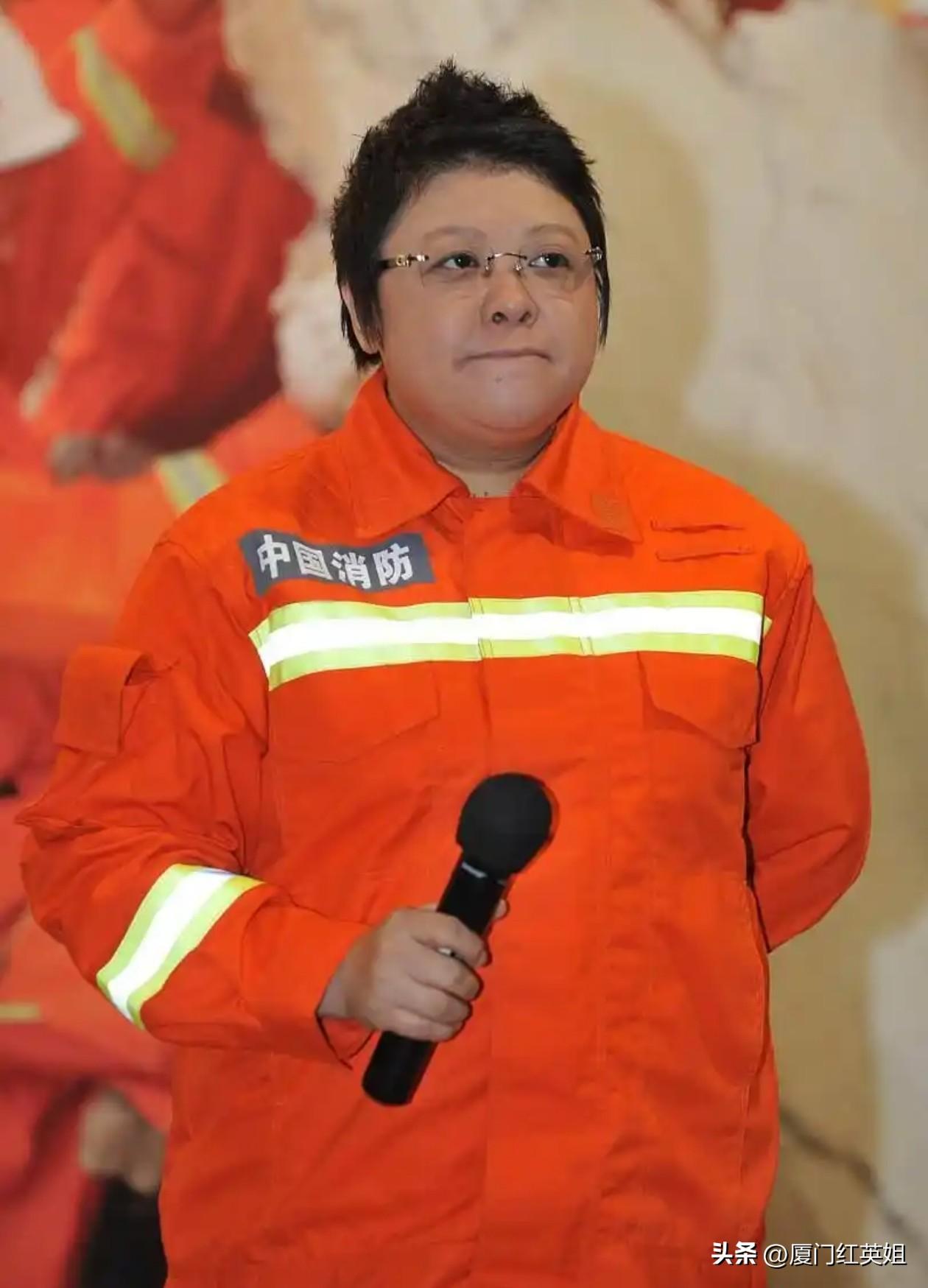 没想到韩红的影响力这么大
除了老胡老罗等一众大V发声力挺外
最令人感动的是100