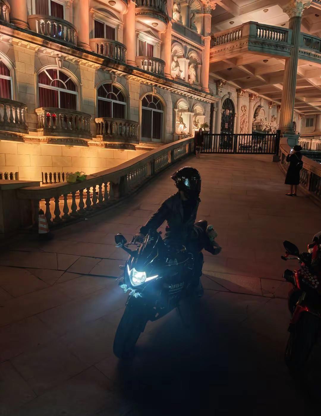 人总要热爱点什么吧，不能总刷视频。我还有太多心愿，太多梦没有实现……