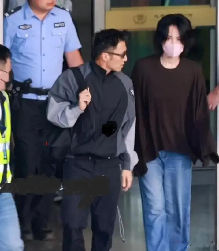 王菲有可能是谢霆锋演唱会的嘉宾？

      王菲提前三天到西安，谢霆锋绕路两
