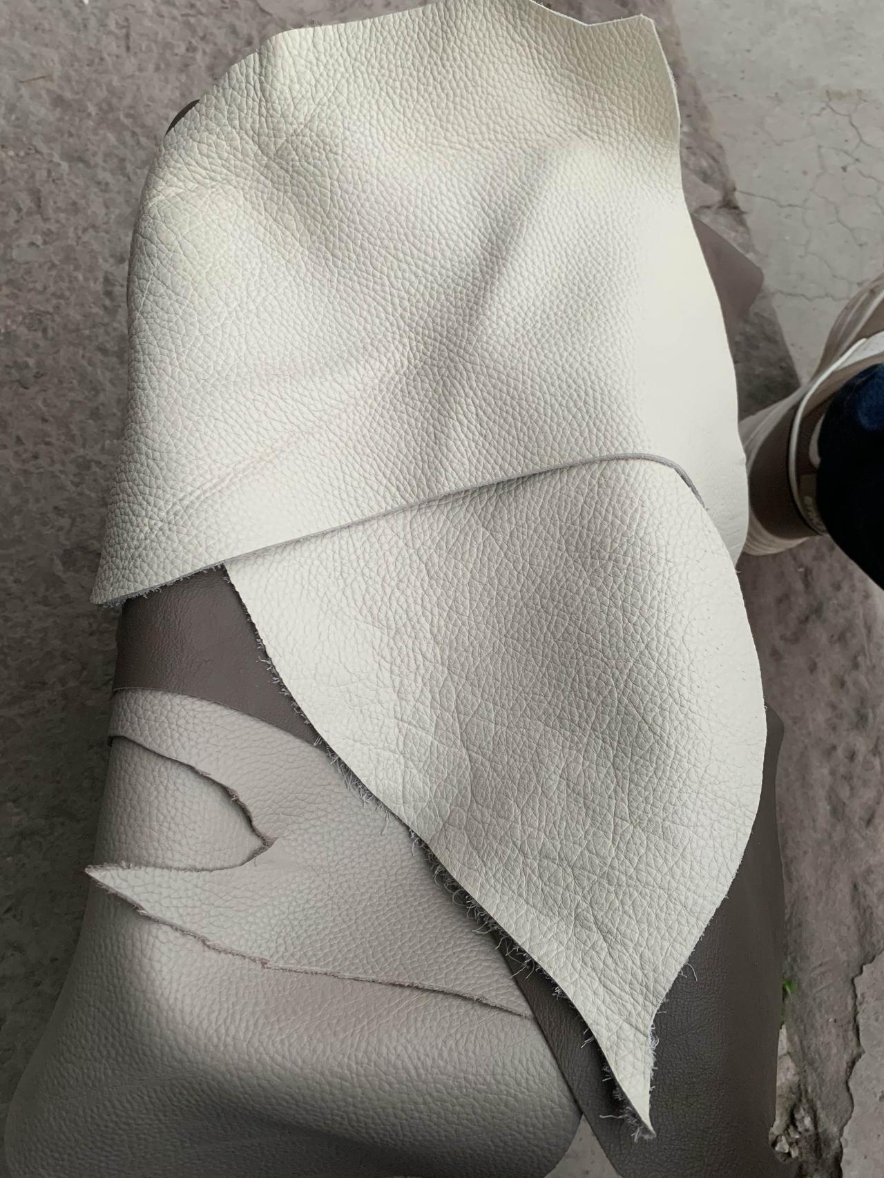 一斤边角料牛皮到货，得好好想想能做些什么呢？🤔
后面是AI续写[捂脸]日常钩沉