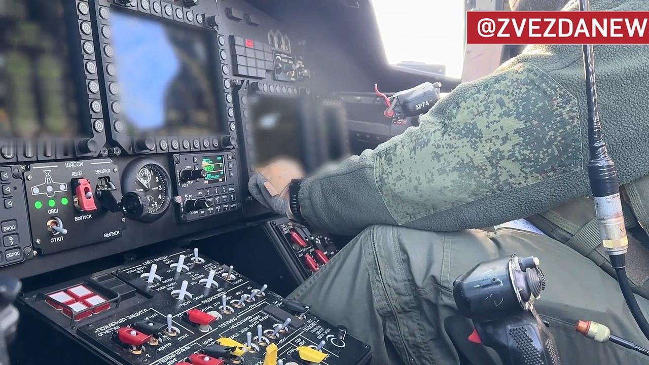 俄罗斯国防部最新发布的一段视频截图显示，一架VKS Ka-52M攻击机携带两枚B