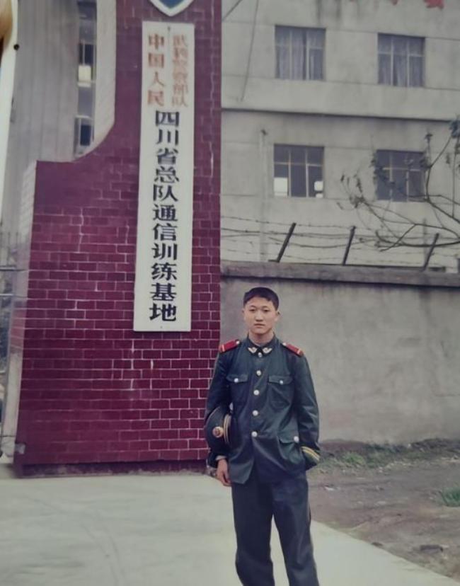 2006年，3名壮汉挟持一名18岁女学生。途中，女学生求助同车的武警战士。谁知，