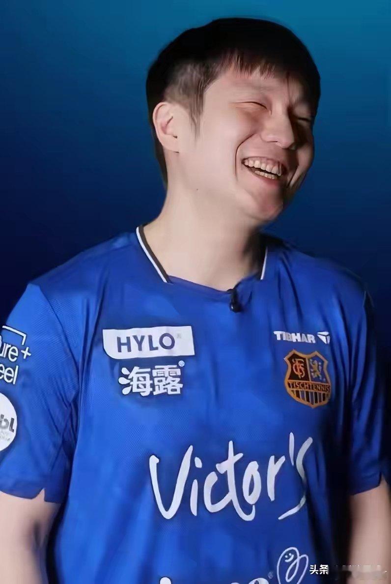 小弗发博赞德国杯夺冠小弗队长赛后采访，那是挡不住的开心，嘴巴跟抹了蜜似的，不断称