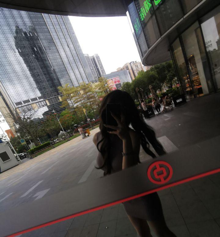 想试着抬起脚 根本抬不起来