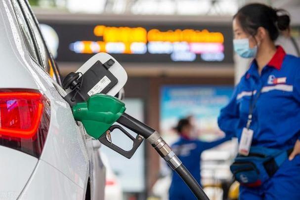 油价将大幅上调，加满一箱油得多付80多元，城门失火，殃及池鱼。看来美以惹得祸，最