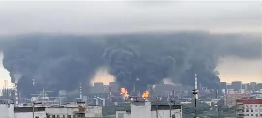 无人机炸穿莫斯科，三重防空全失灵？中国给出答案，五层天网闭环6月18日，一场突如