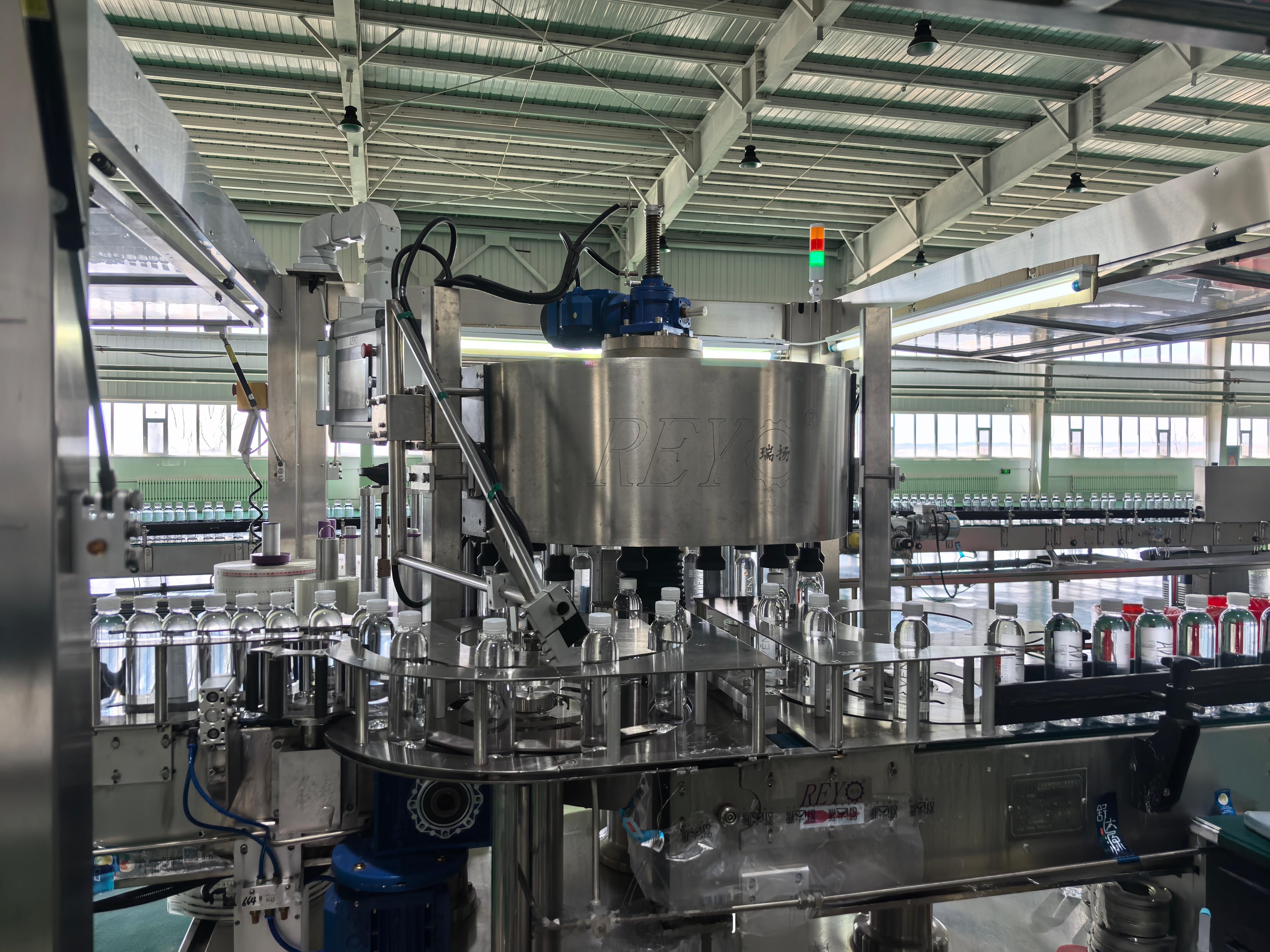 苏州一瓶水打开硅谷大门不愧是国货之光！当别人还在卷价格，苏州这瓶水已漂洋过海，站