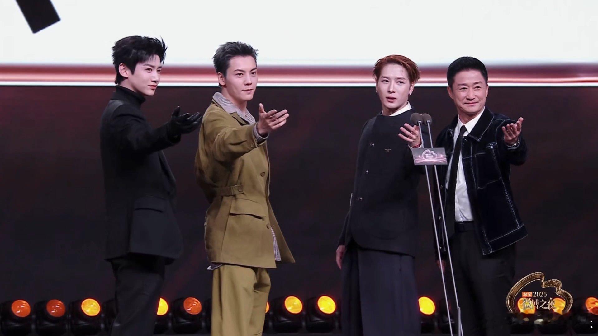 王嘉尔为镖人献唱唯一主题曲实力发声！凭国际号召力摘得荣誉，更倾情献唱《镖人》唯一