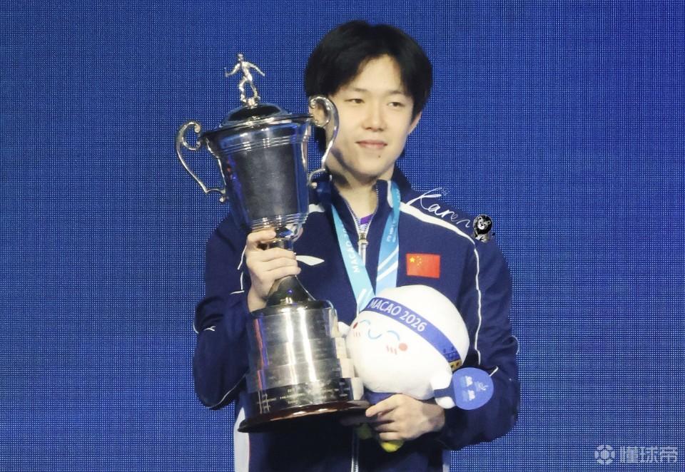 乒乓球男单三大赛（奥运+世乒赛+世界杯）单打冠军数排名：
1. 马龙（中国）：8