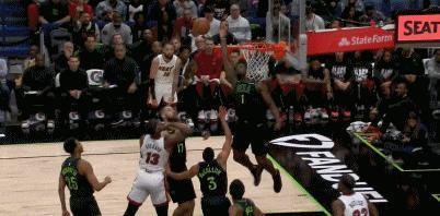 NBA赛场镜头：锡安飞天神猪大帽阿德巴约，可惜裁判吹了干扰球！
  鹈鹕没挑战吗