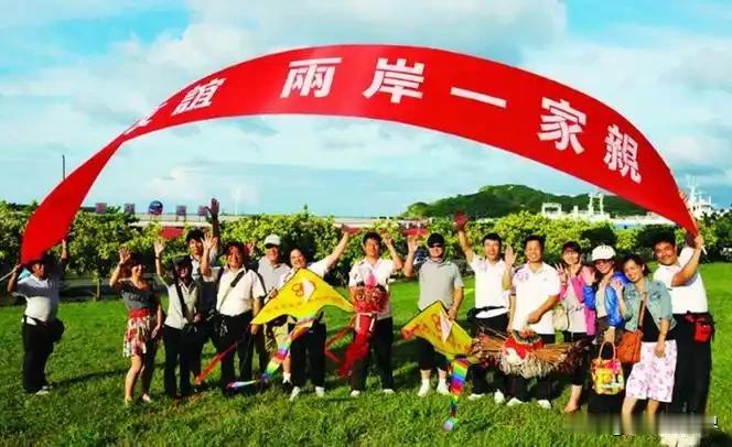 我认为两岸交流窗口期，最重要的就是抓住时机，开启两岸和平统一的协商。两岸交流已经