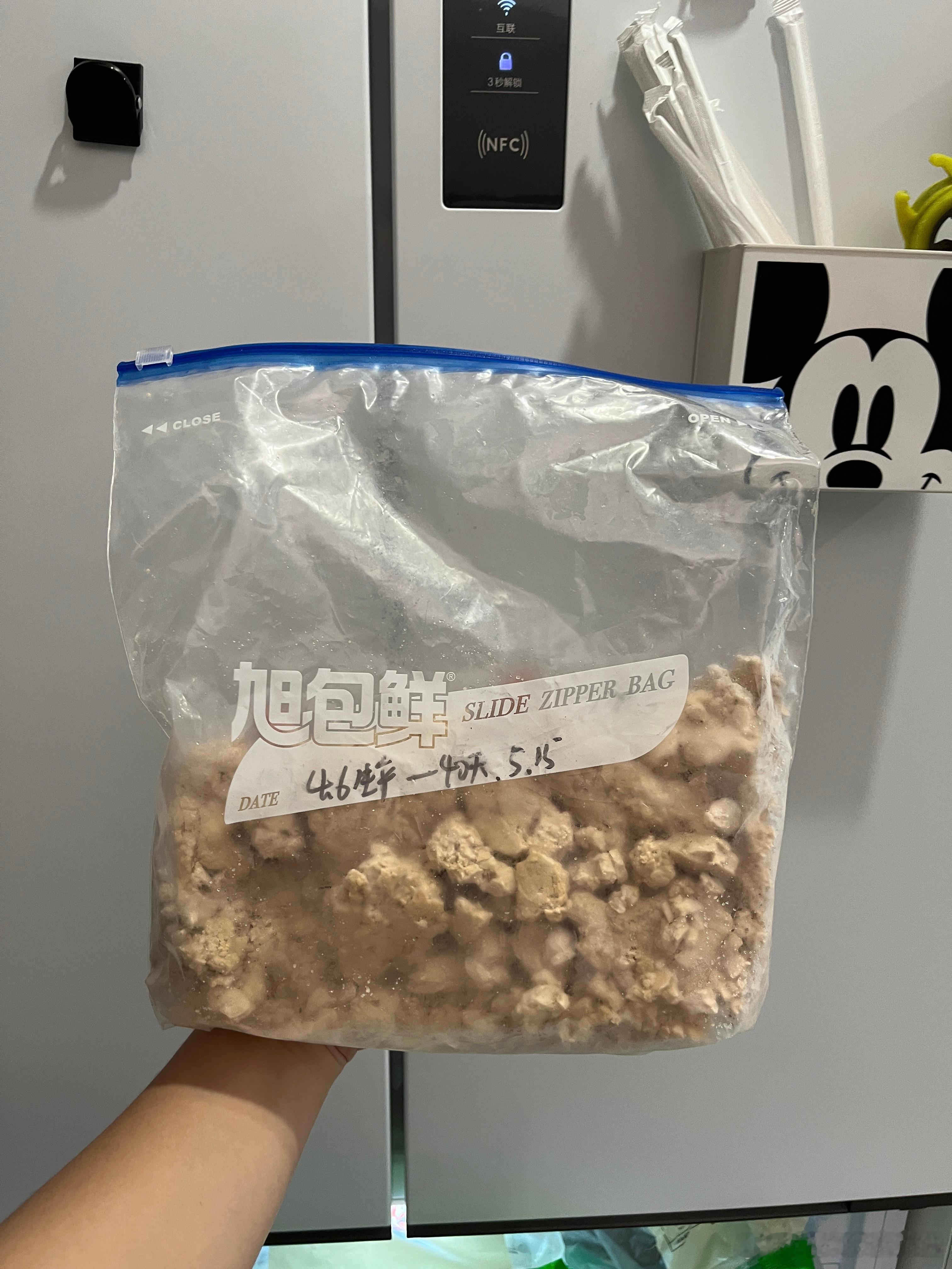 我最近爱上鲜酵母了。活性很强尤其适合冬季发酵慢的时候，发酵速度快又猛。不用担心鲜