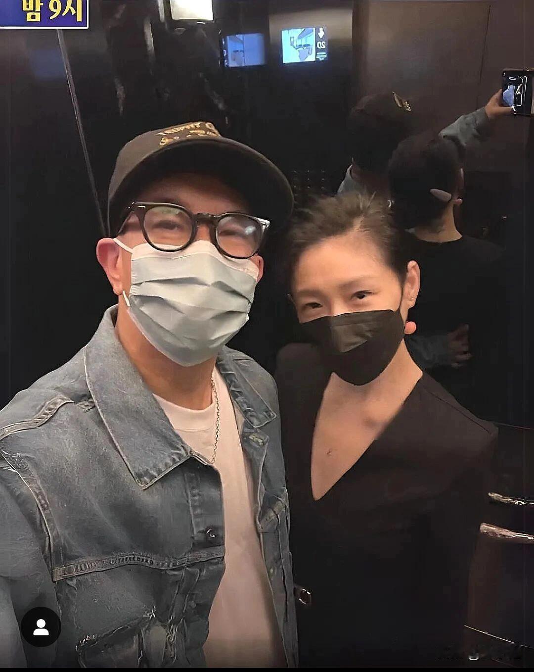 又是刺激汪小菲的一天！
继汪小菲发出和未婚妻在韩国游玩的合照之后，大S是懂回应和