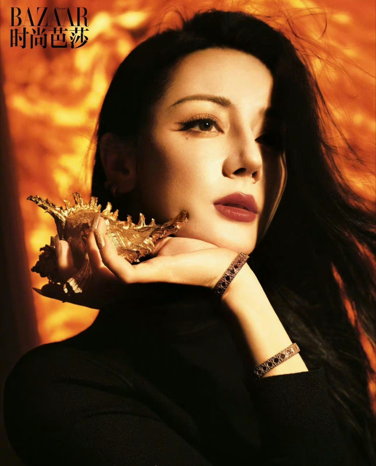 杨紫这一次的时尚大片算得上是超过迪丽热巴了吗？ ​​​