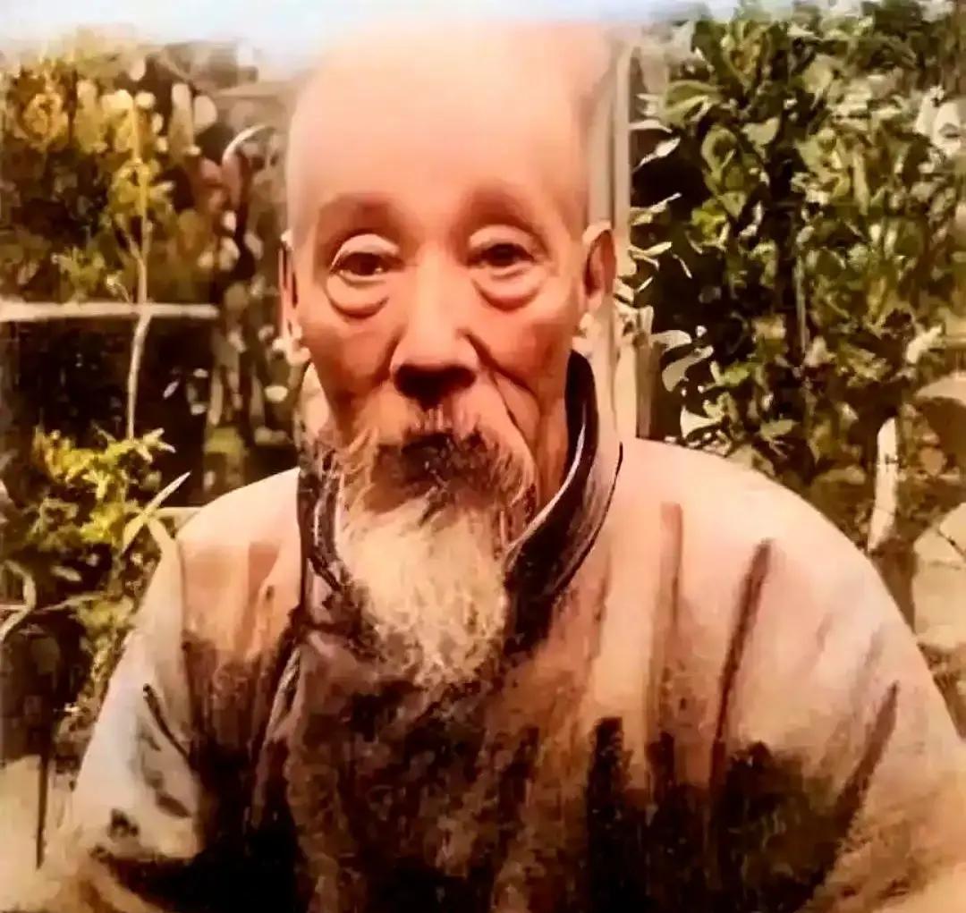 老宅那棵150年的枣树今年结果特别涩。
住进去的演员柳格格不知道，自己每天浇水的