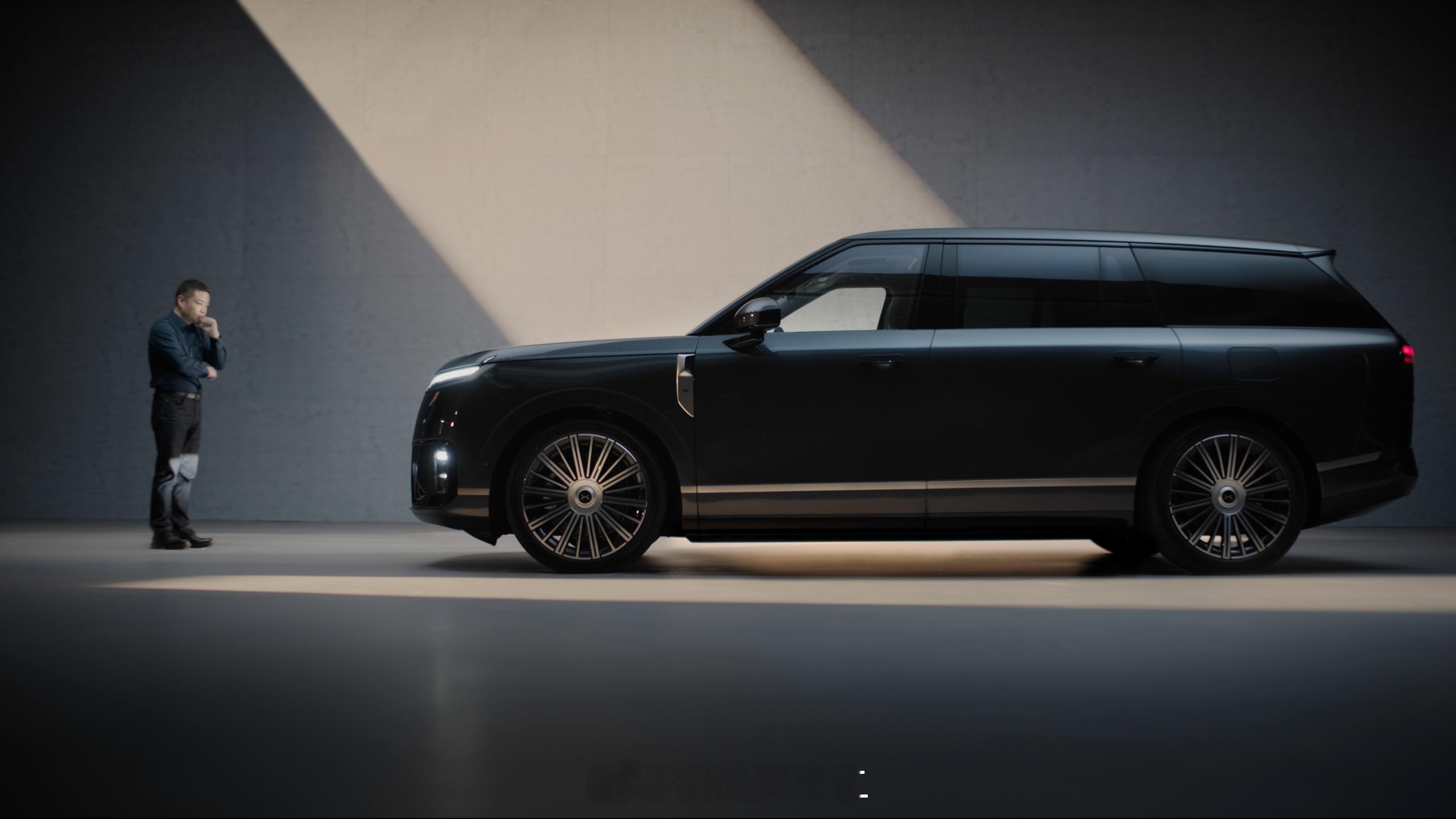 小鹏这次的新车GX，颜值上来了，应该就是跟前面那几款很时尚的新品一样，是王凤英主