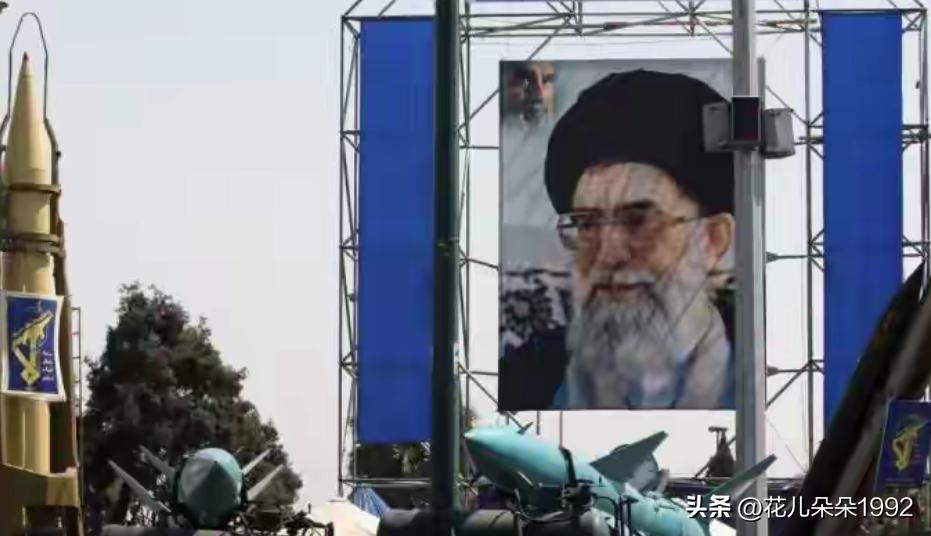 两个国家甲乙交战，
甲说：我有最先进的战舰，
乙说：我有间谍！
甲说：我有最先进