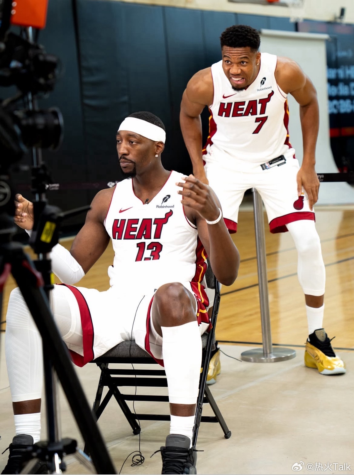 阿德巴约接受采访，字母哥在后面搞怪🤪中秋国庆体育创作季nba ​​​