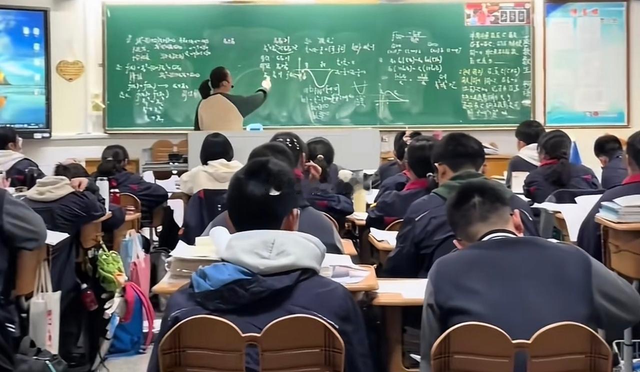 成都一小学“育人故事分享”被取消引热议！事件核心很明确：锦江区成都师范附属小学慧