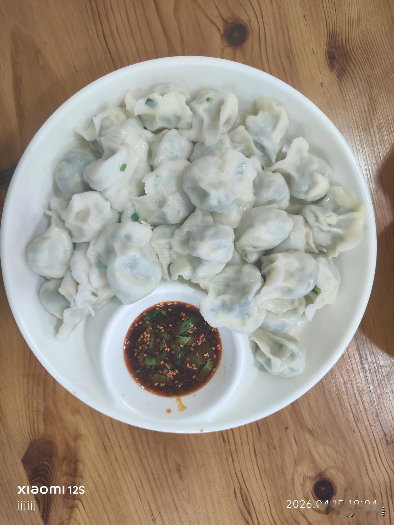 渭南乐天大街骨科医院旁“刘二嫂饺子馆”的手工韭菜鸡蛋馅饺子，食材新鲜现包现煮美味