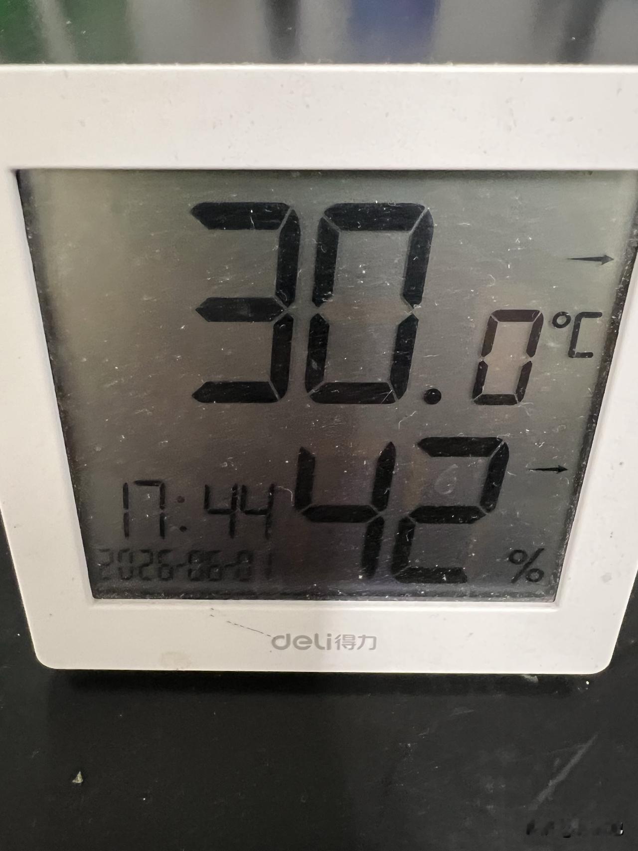 上周一实验室两个台炉子同时烧，一台炉子烧到1290℃，保温2小时；另一台炉子烧到
