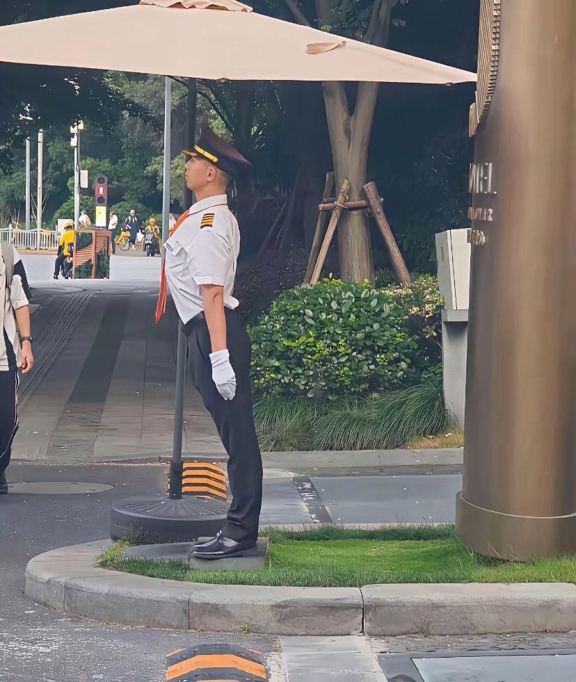科技见顶了，这毋庸置疑好吗？所以你们科吹就不要来了，周五出次高点你不走，下周不会