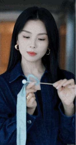 刘涛老师手里拿的是啥？女生身材好是一种什么感觉刘涛