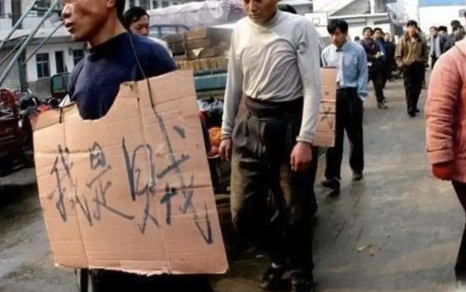 中国小偷为什么断崖式地下降？

原来租房的时候晚上遭遇过小偷，把我吵醒了，小偷直