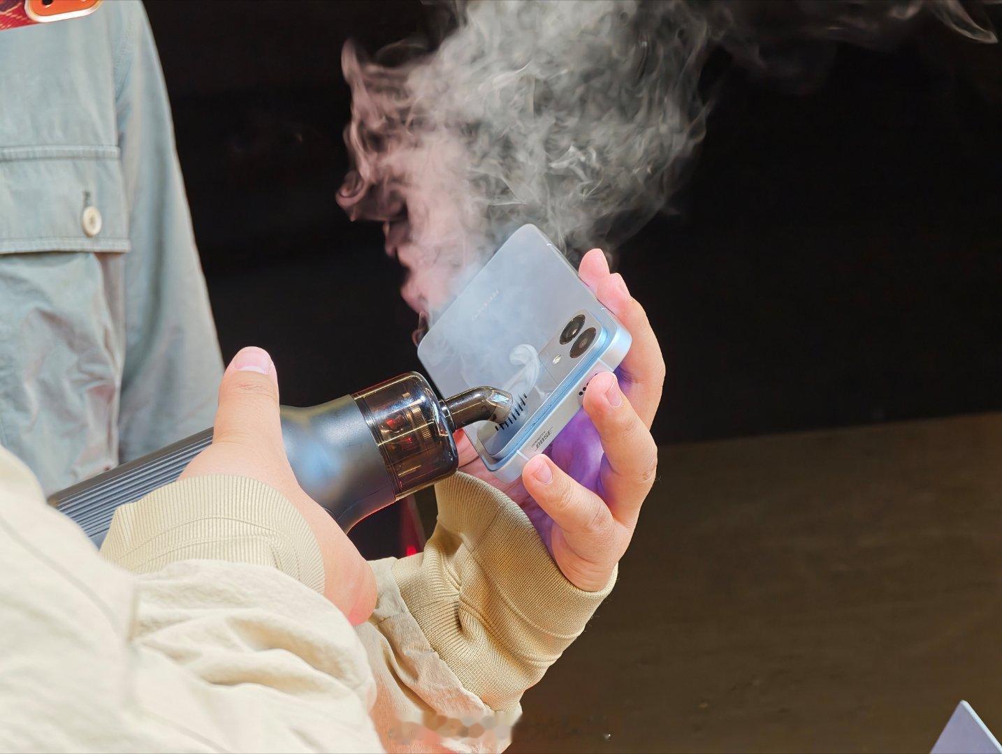 今天去参加了REDMI K90 Max的试玩会，还上场打了一把王者，体验上相当丝