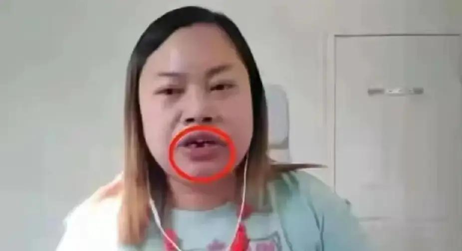 在美10年，她靠修指甲攒下一套房
 
凤姐直播掏心窝：每天站8小时，指甲缝里都是